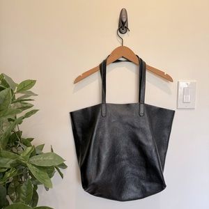 Cuyana The Classic Easy Leather Tote in Black